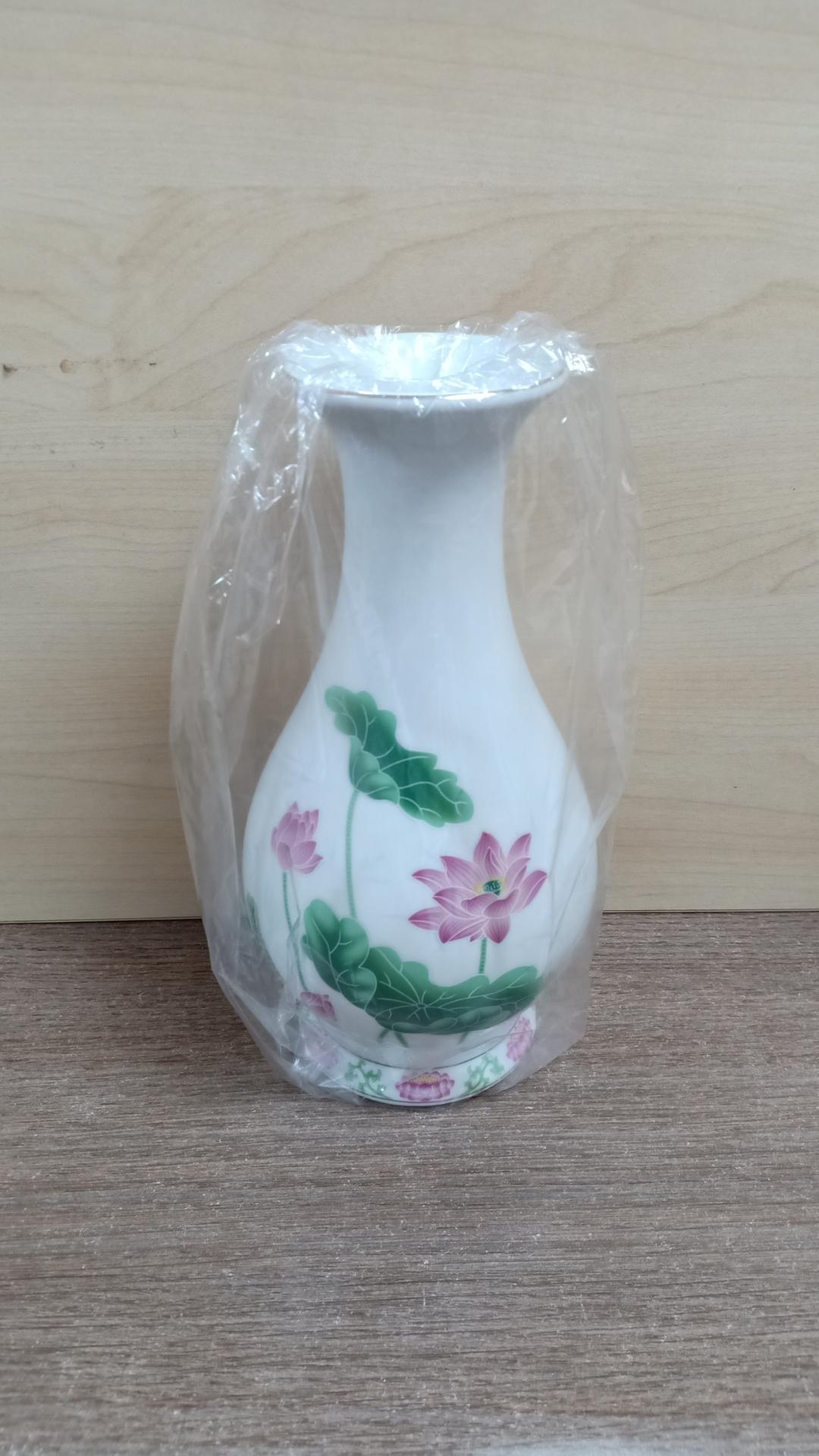 8”莲花花瓶
