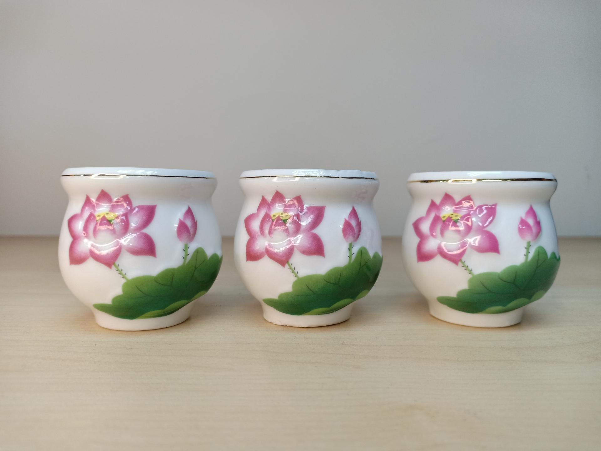 描金浮雕莲花杯(一个）