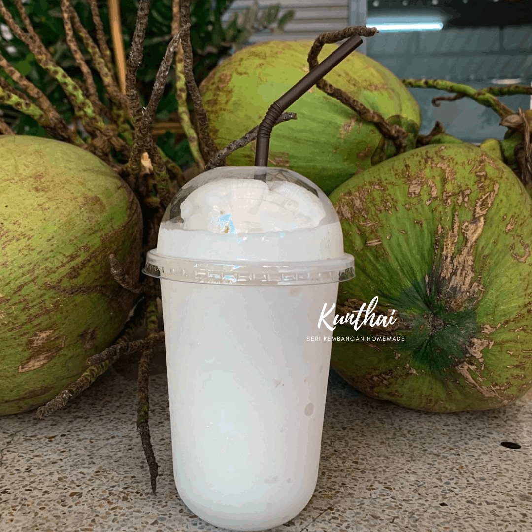 B006 Coconut Smoothie มะพร้าวปั่น