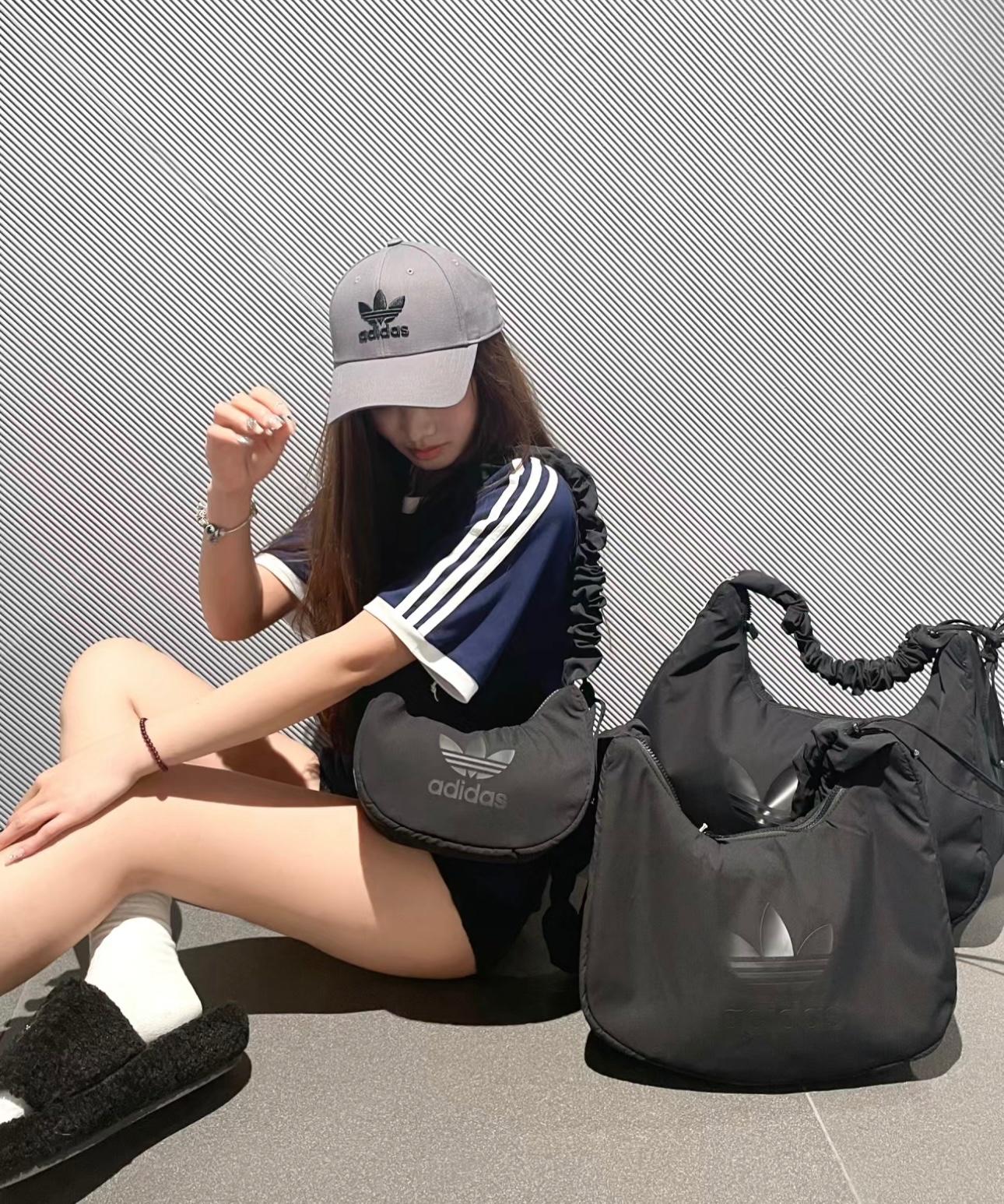 中国🇨🇳Adidas黑色云朵包☁️