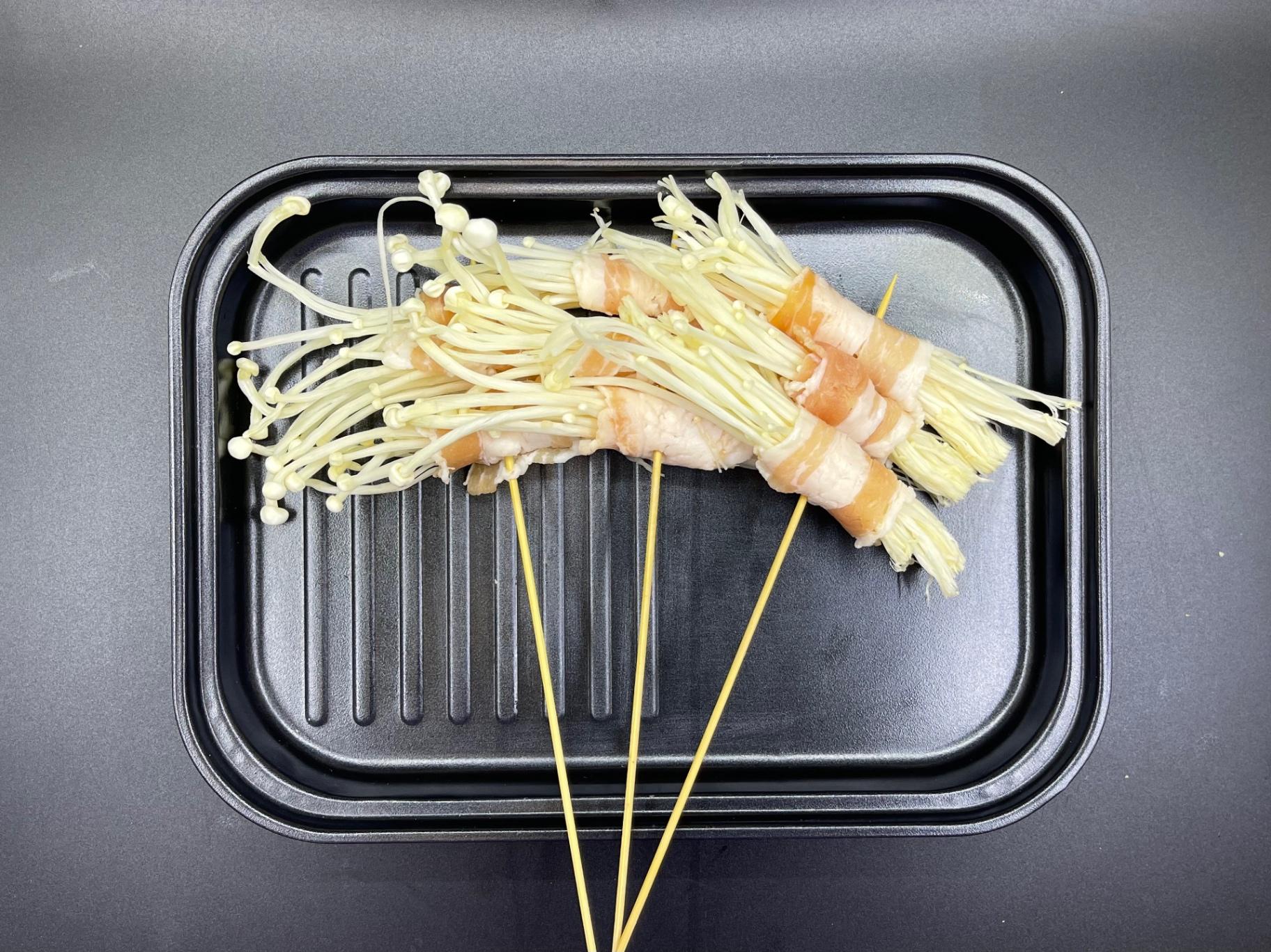 B03 - 花肉金针菇 Pork Belly Slice with Enoki Mushroom (麻辣香锅)