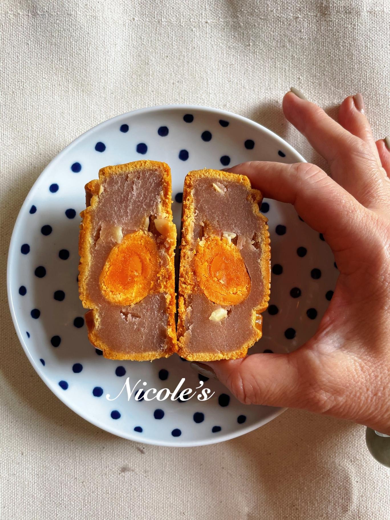 Assorted flavour Traditional mooncakes