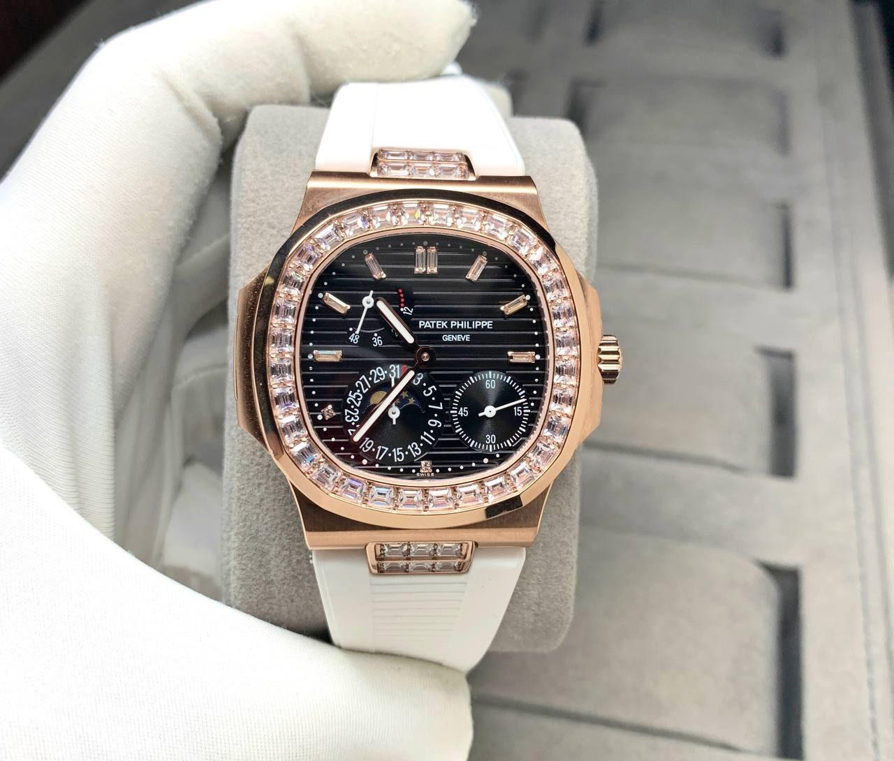 PATEK PHILIPPE NAUTILUS 5724R-001 40 mm  Men Watch