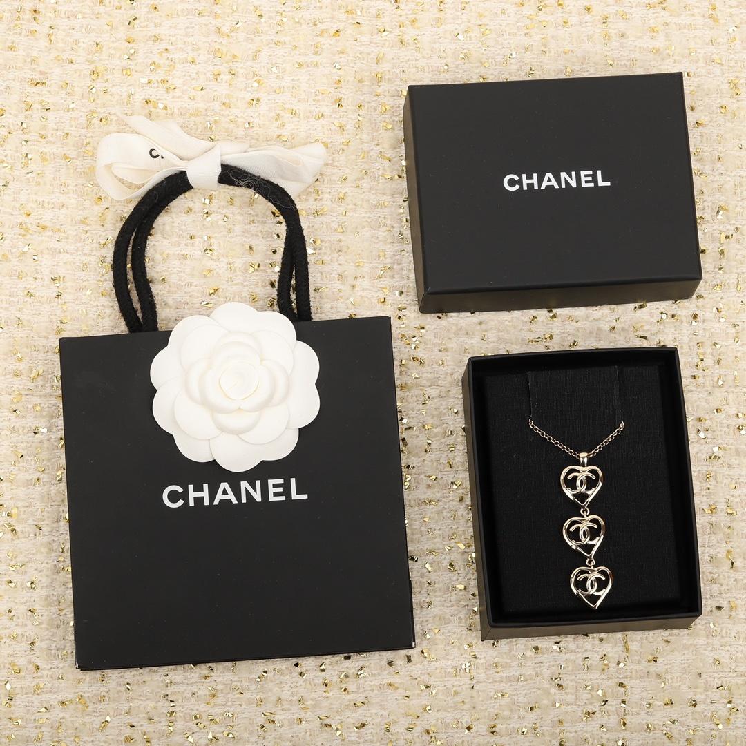 CHANEL NECKLACE 016