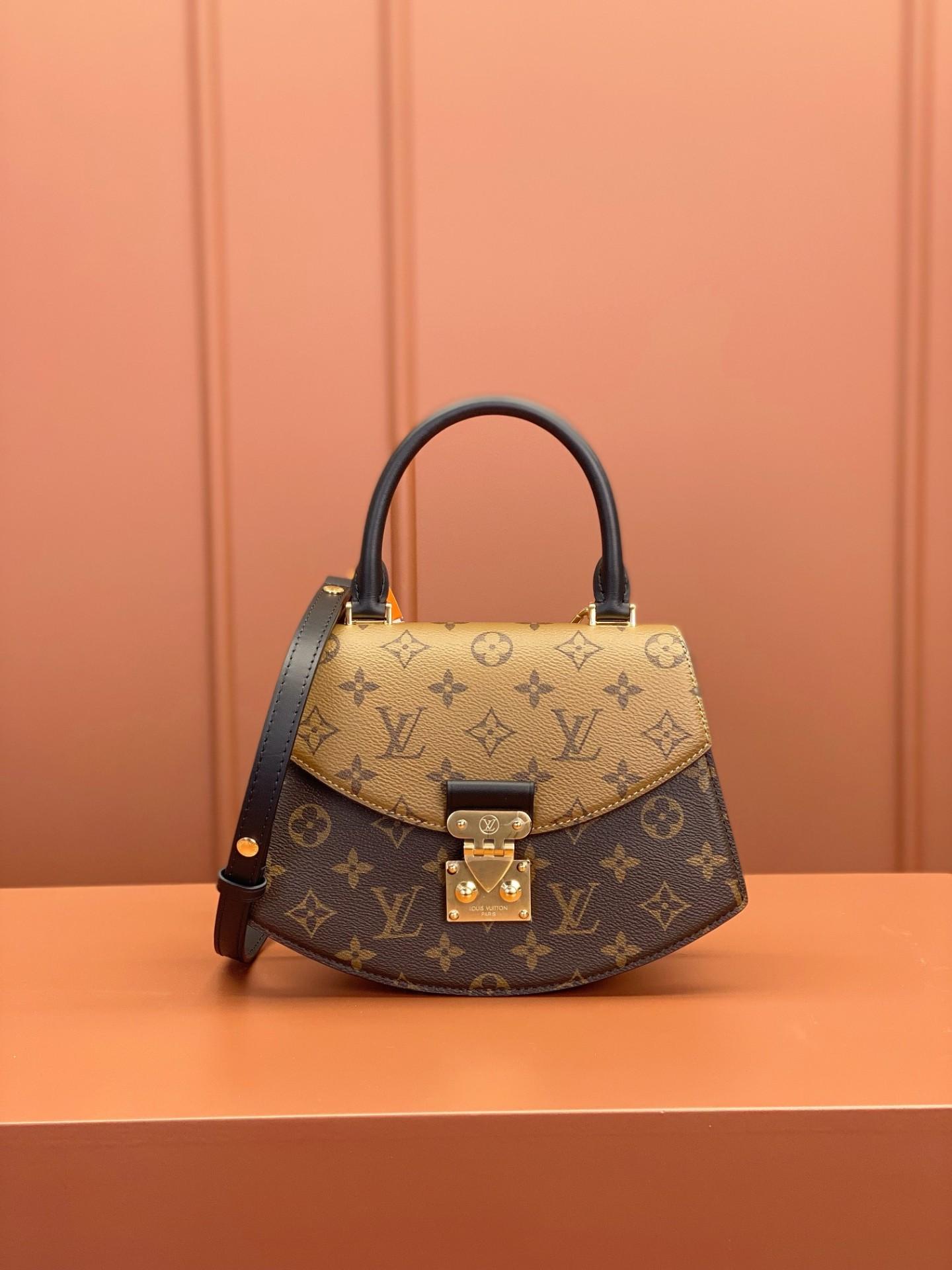 Tilsitt handbags