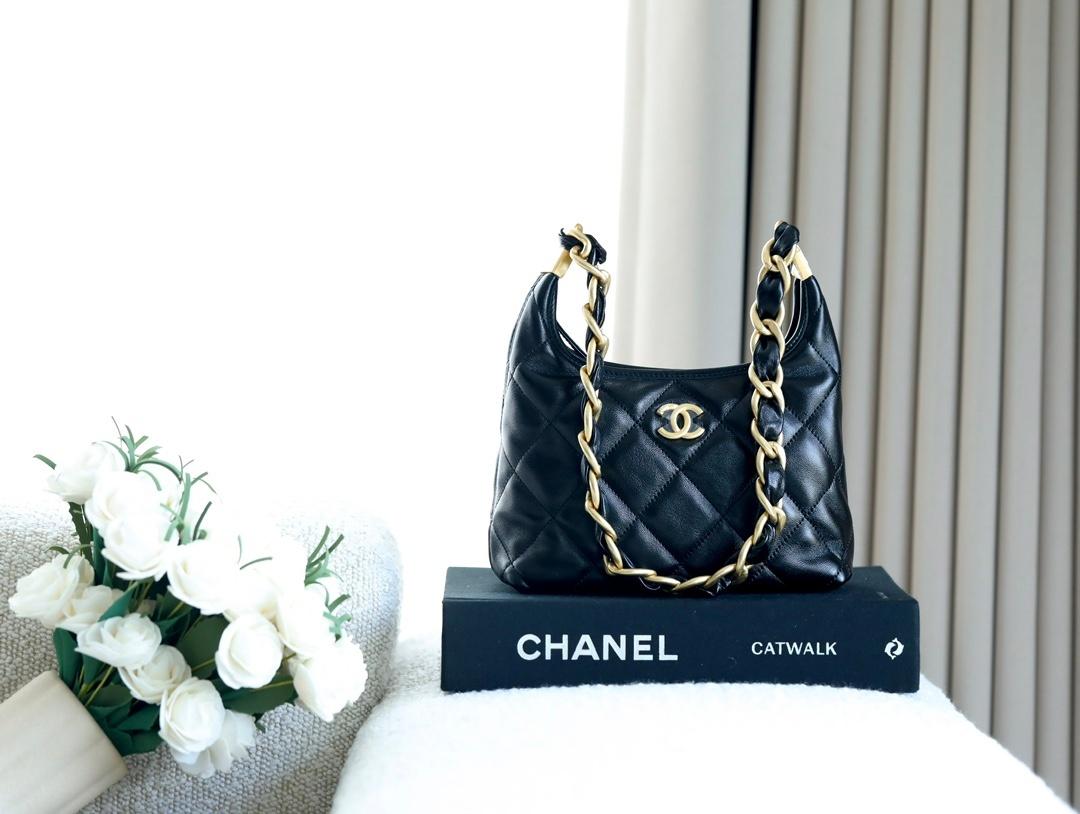 CHANEL 24A HANDMADE ARMPIT BAG BLACK 22CM