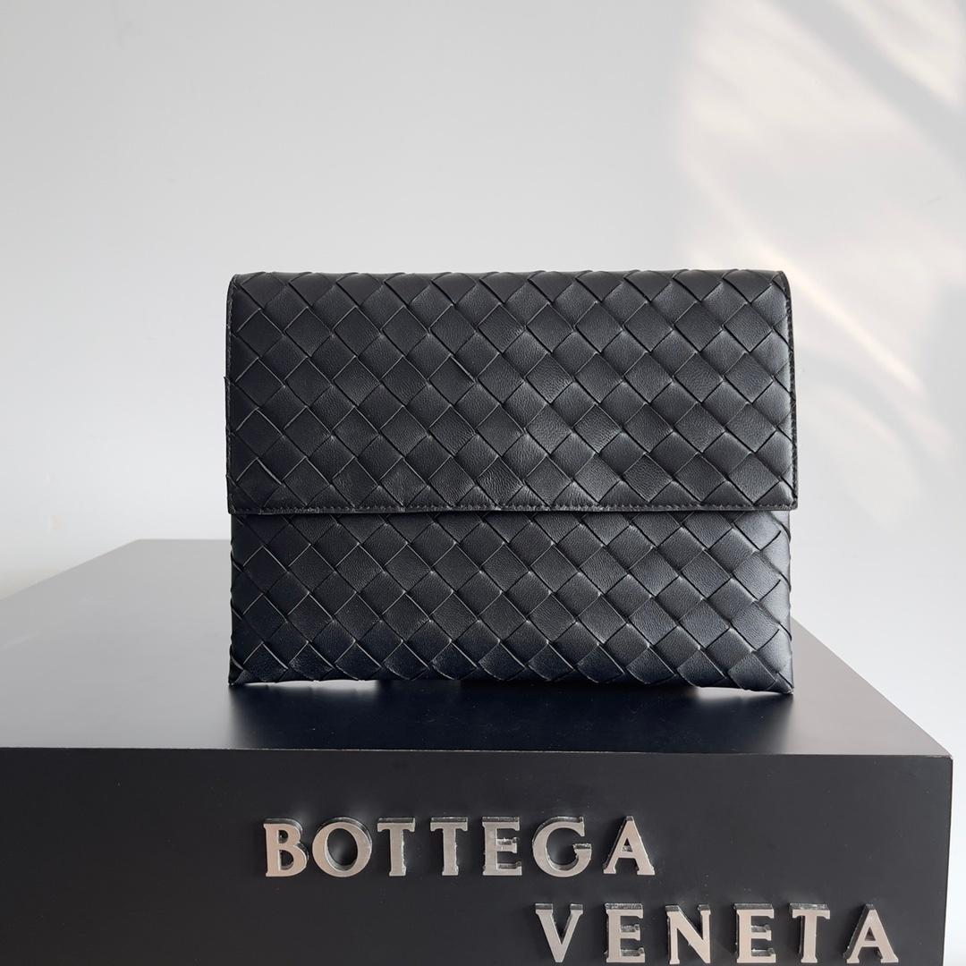 BOTTEGA VENETA ENVELOPE CLUTCH BLACK