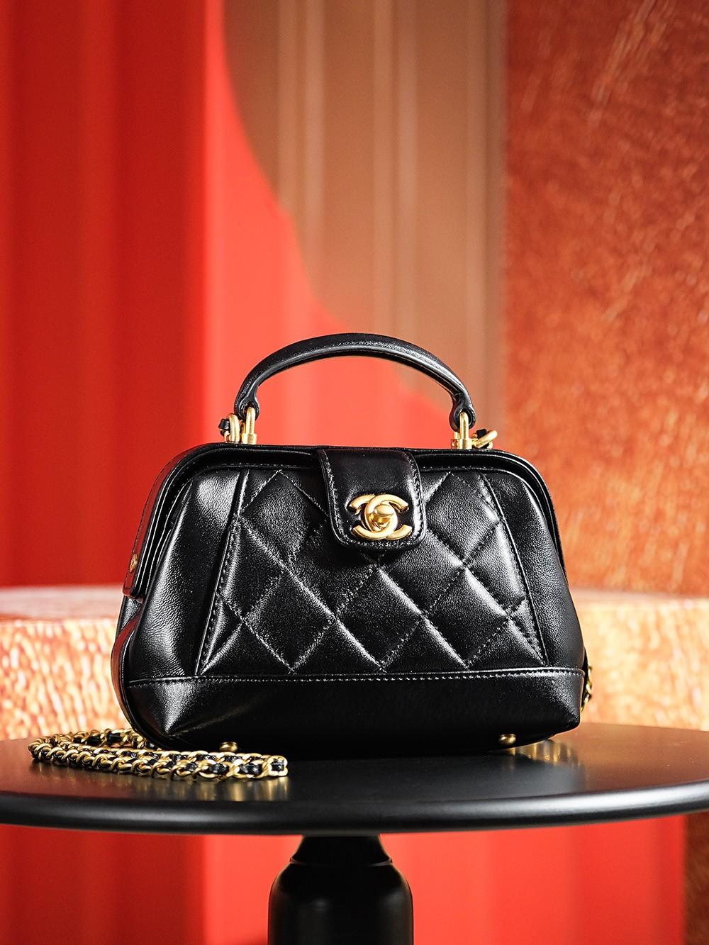 CHANEL 24A DOCTOR BAG 18CM BLACK