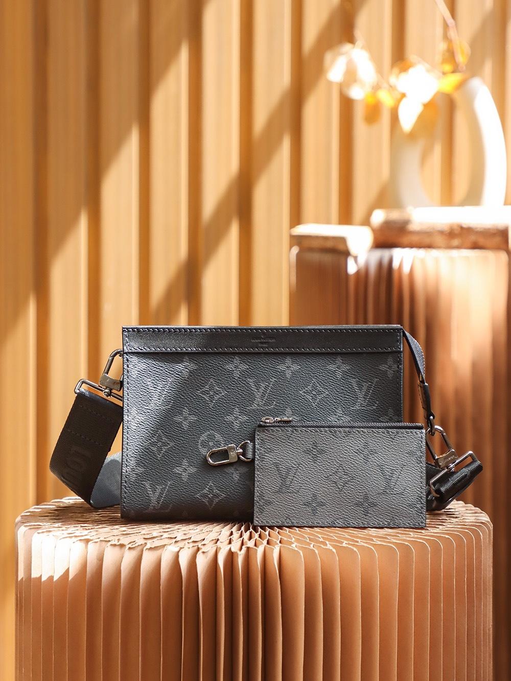 LV GASTON WEARABLE WALLET M81124