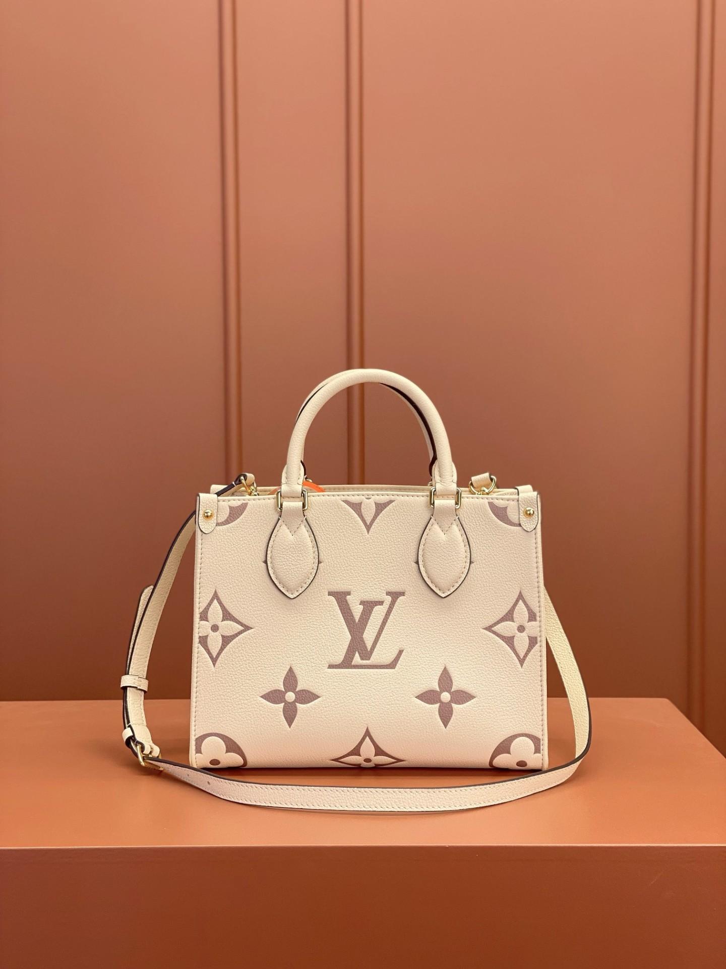 ONTHEGO small handbag white