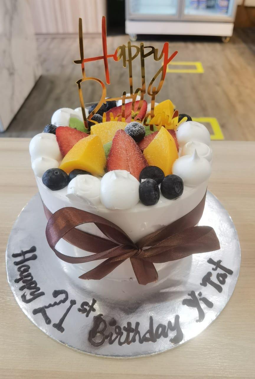 Own design (chocolate cake/vanilla cake)