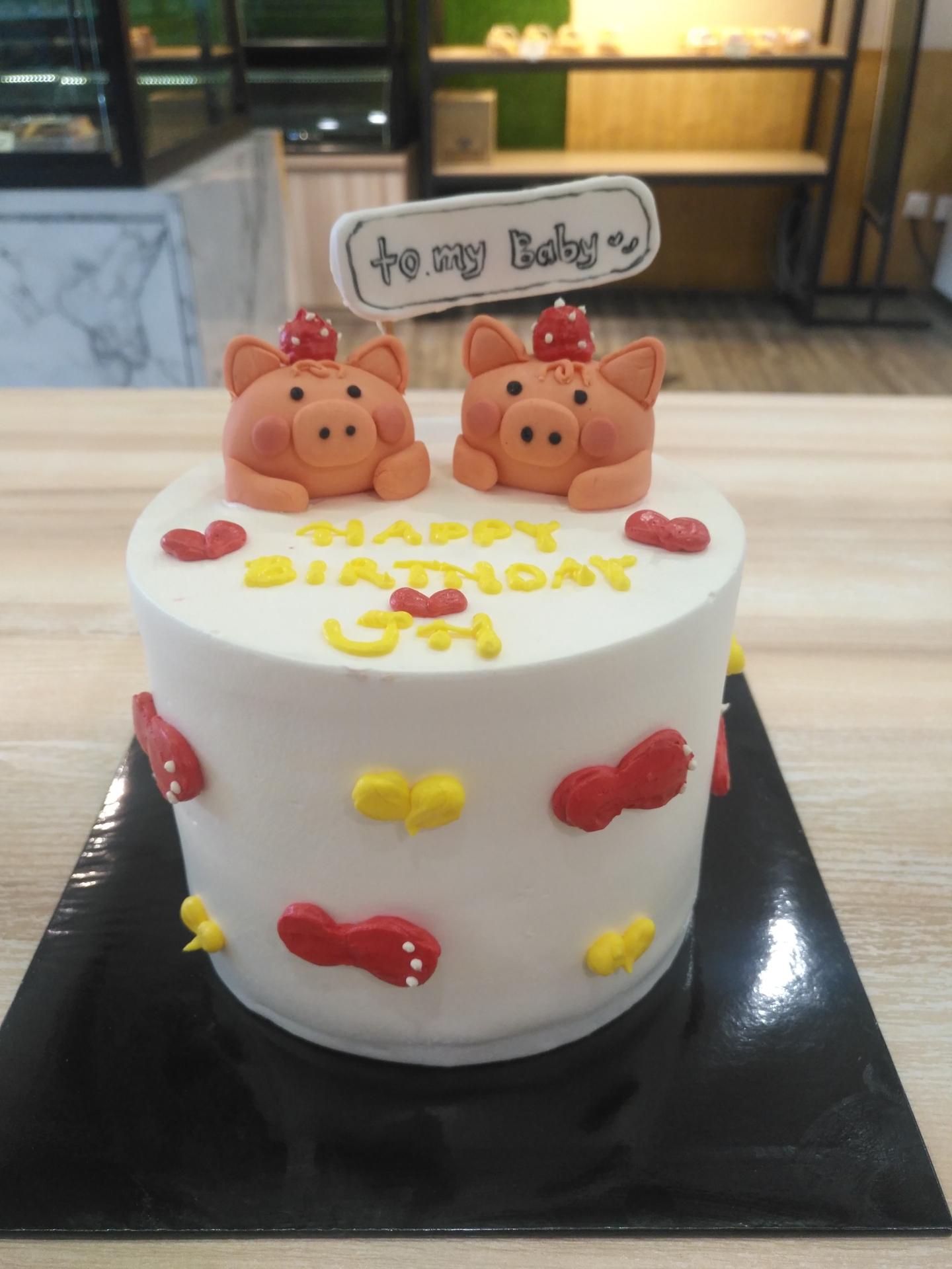 Pig (chocolate cake /vanilla cake)