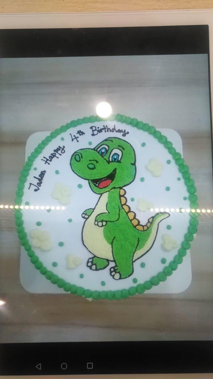 Dinosaur (chocolate cake/vanilla cake)