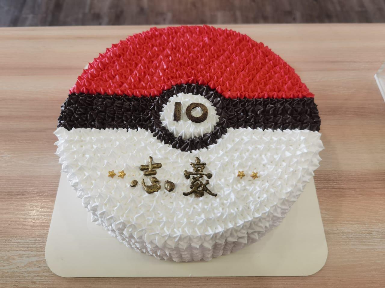 Own design (chocolate cake/vanilla cake)
