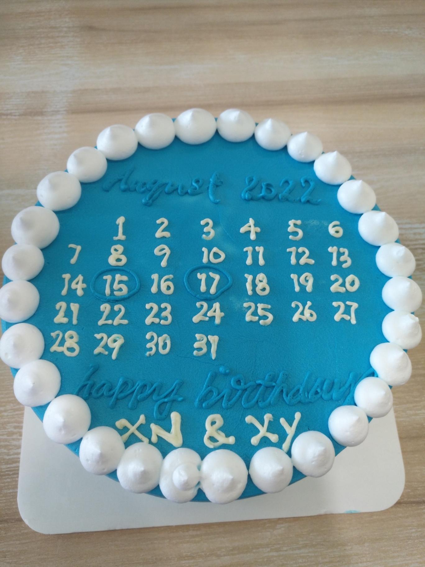 Own design (chocolate cake/vanilla cake)