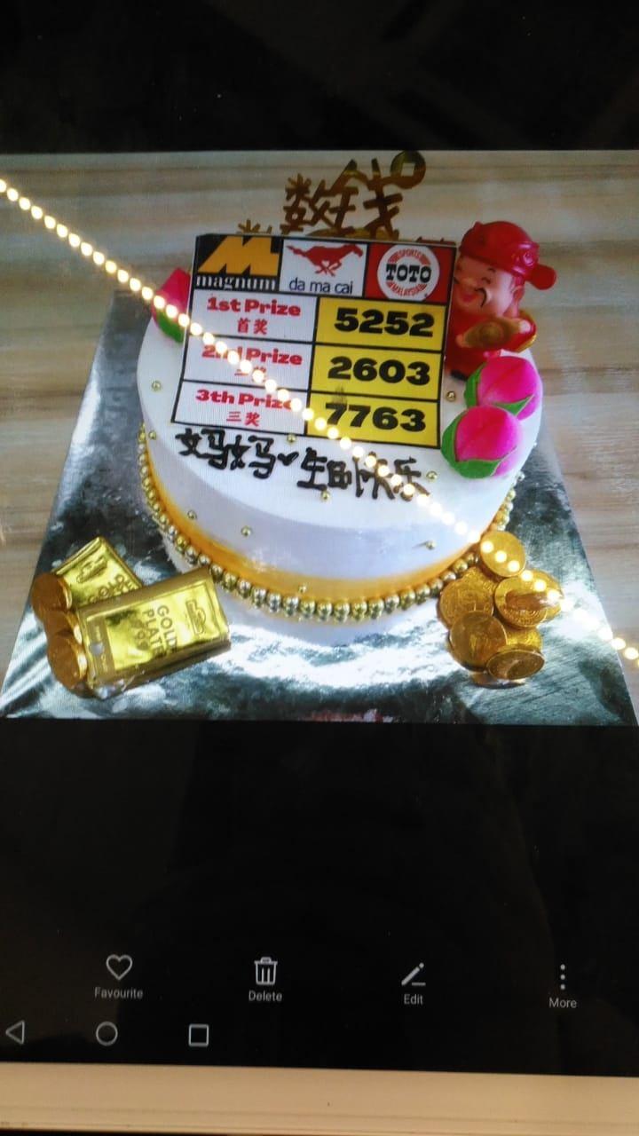 Money (chocolate Cake/vanilla cake)