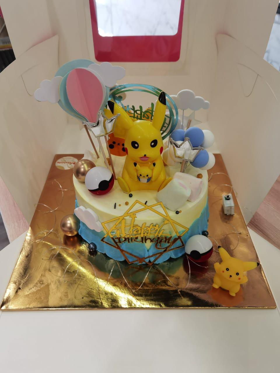 Own design (chocolate cake/vanilla cake)