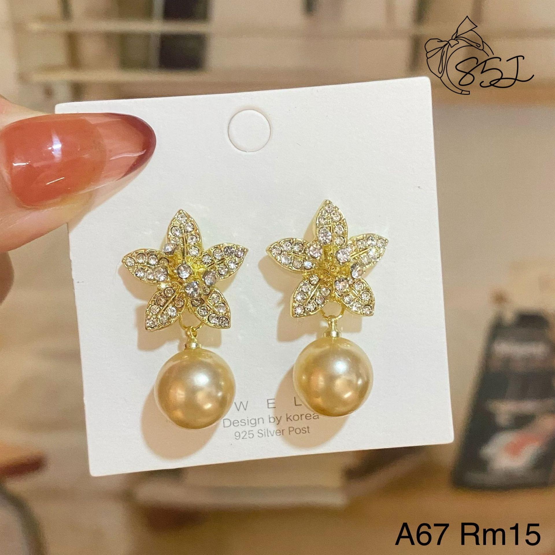 精致微镶钻花朵香槟珍珠S925银针 Code A67