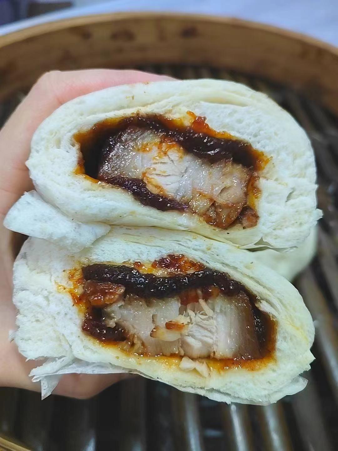 红烧扣肉包 Braised Pork Bun