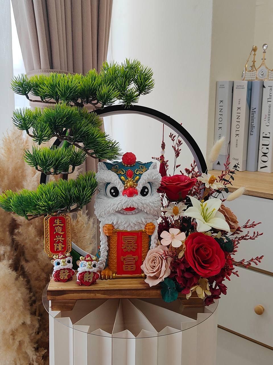 KB06 Opening flower舞狮+青色崖柏叶-黑色灯圈