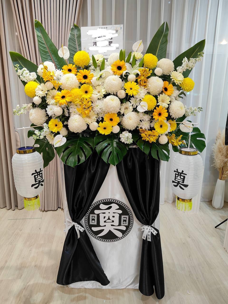 W09 Condolences Flower Stand 往生花篮 「门帘款式」（加购灯笼）