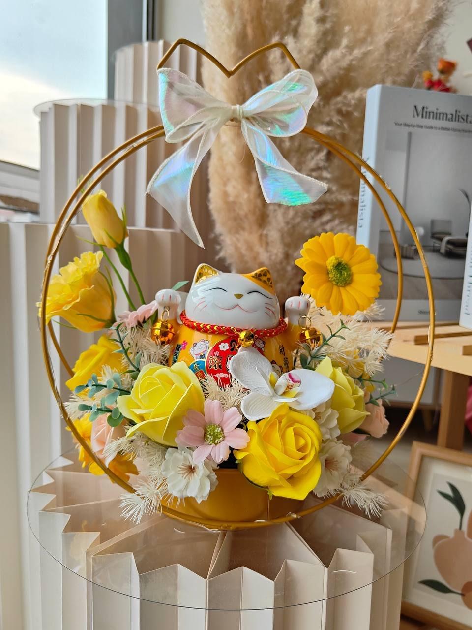 K26 Opening Lucky Cat Table Flower Basket铁艺业开花篮（黄色）