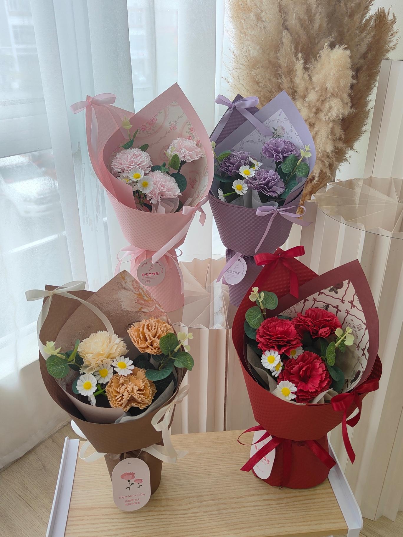 Mom22 母亲节康乃馨小花束