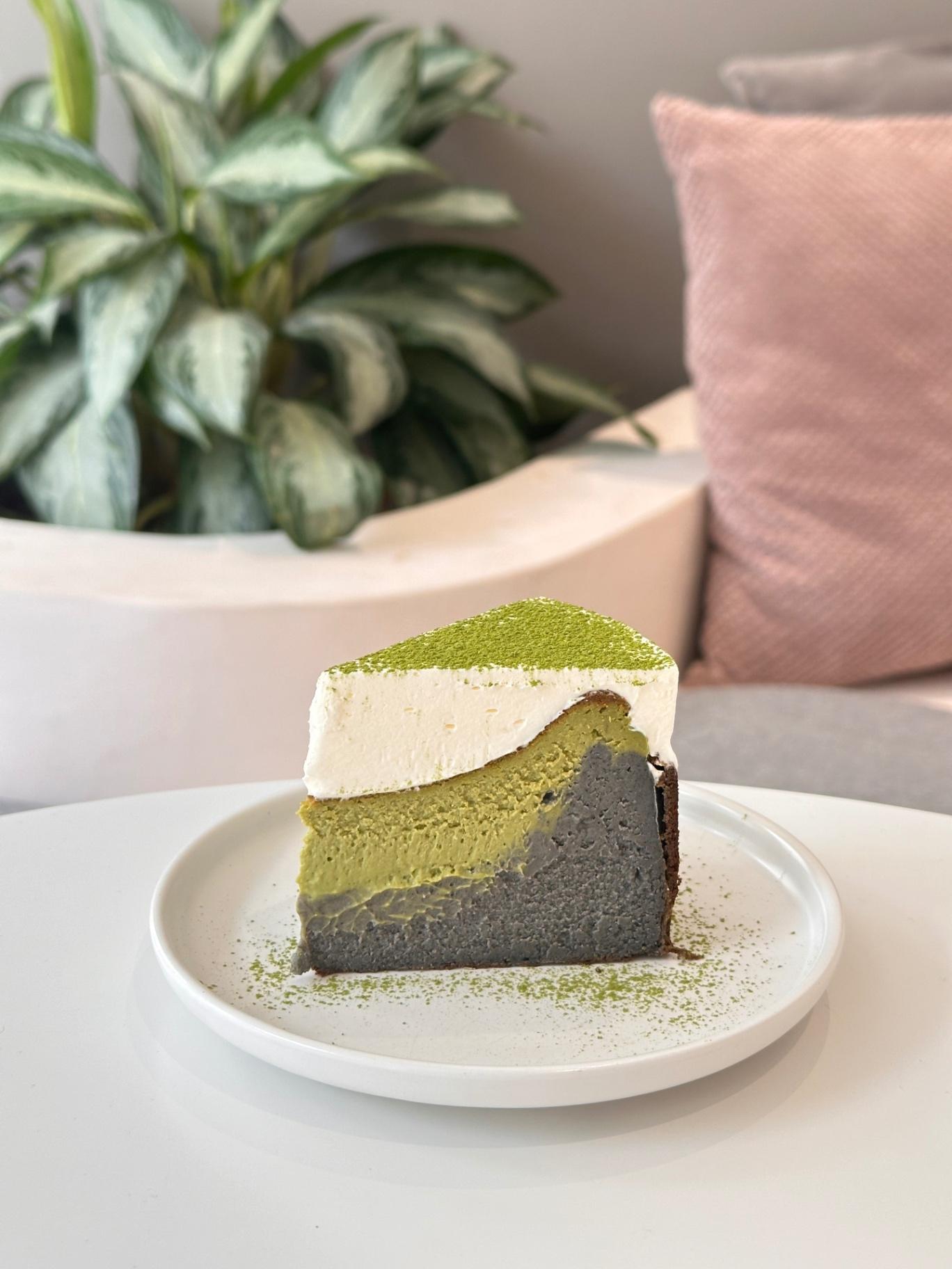 Black Sesame Matcha Burnt Cheesecake