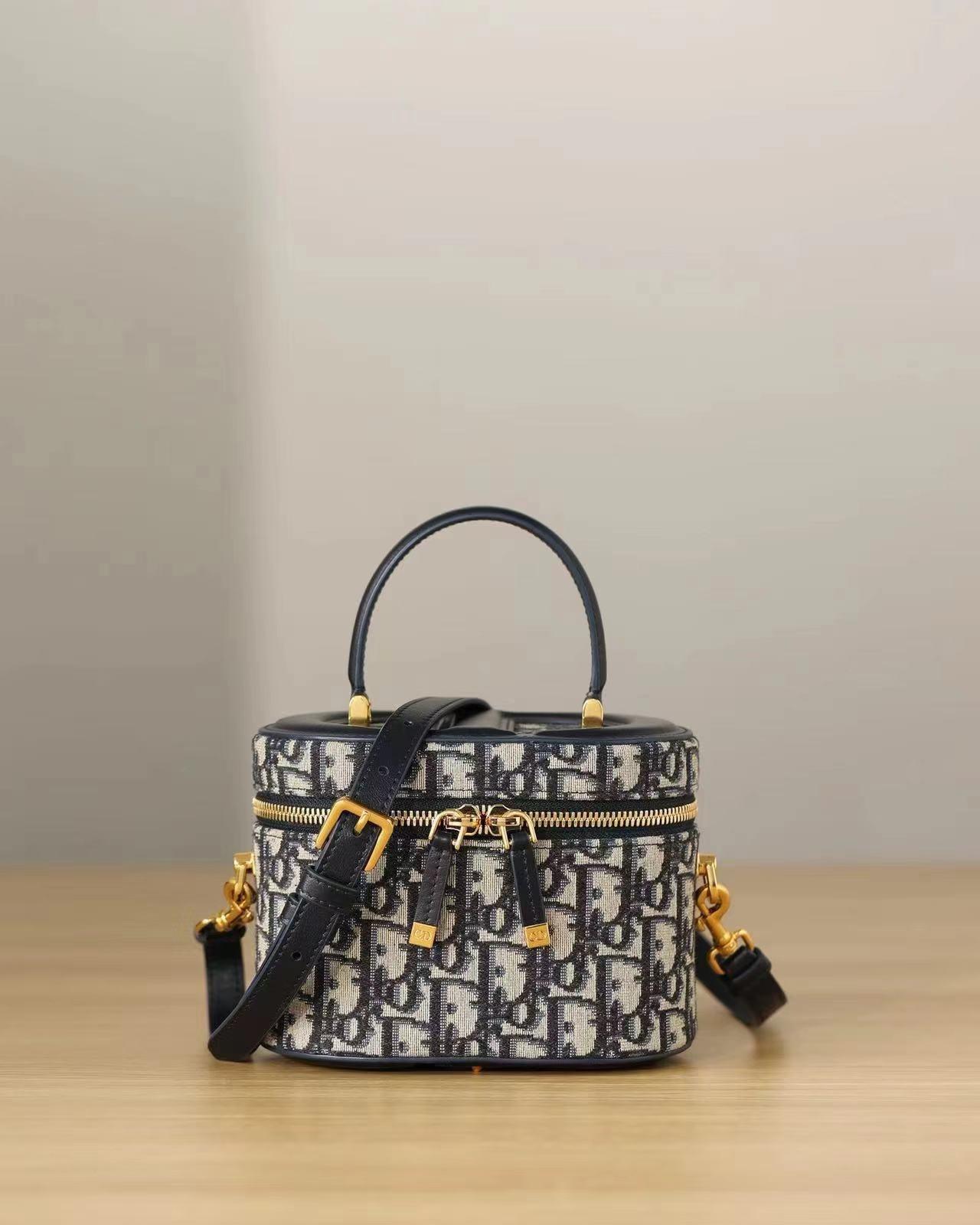 CHRISTIAN DIOR SIGNATURE SMALL VANITY CASE