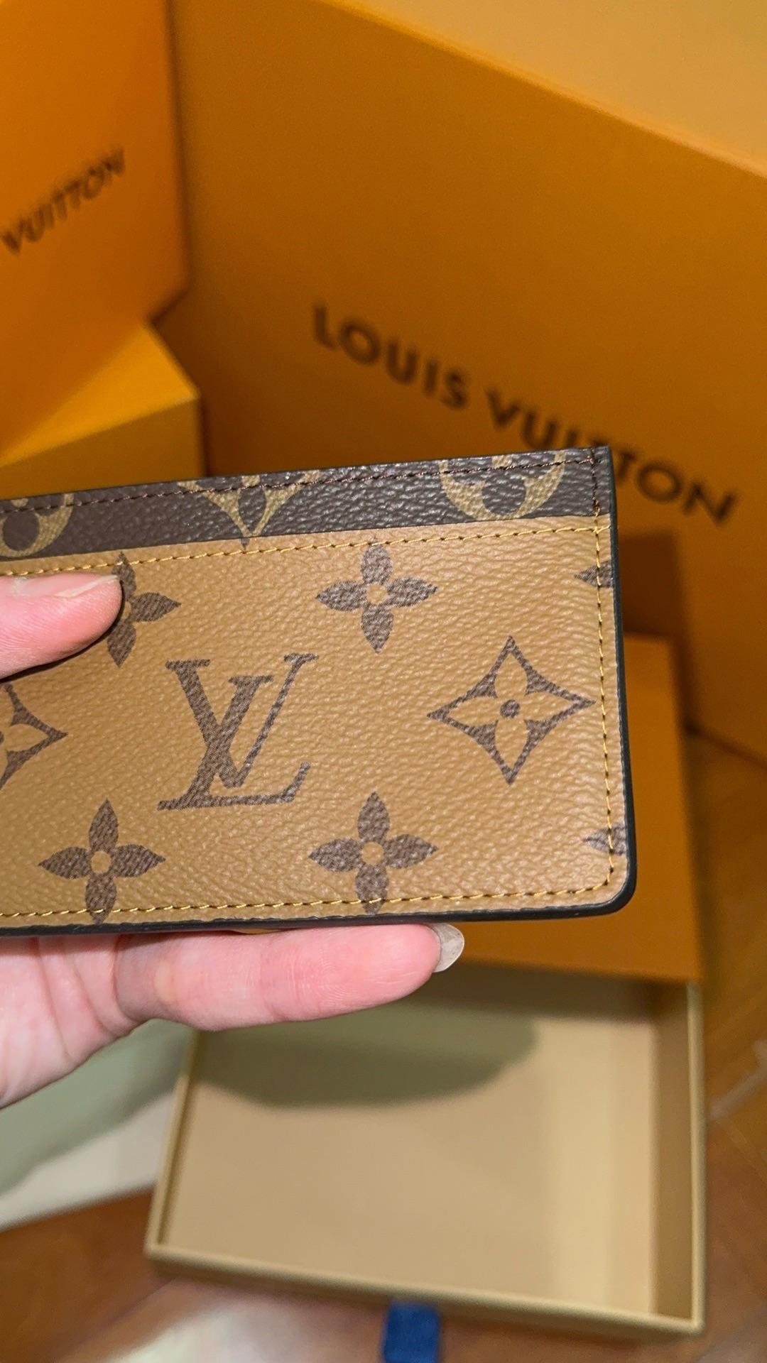 CARD HOLDER