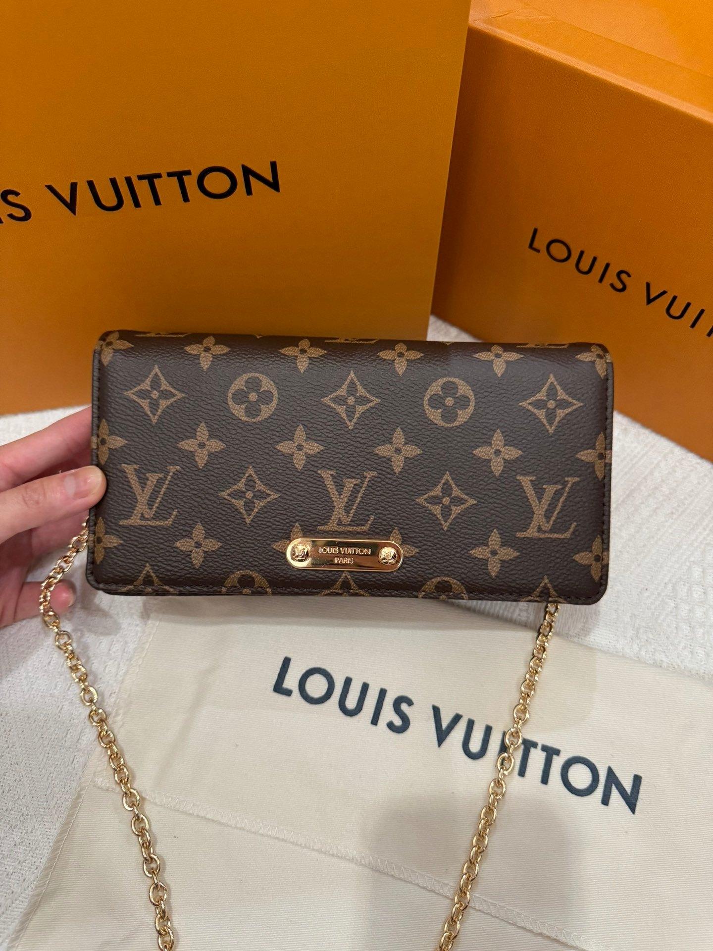 LILY WALLET ON CHAIN