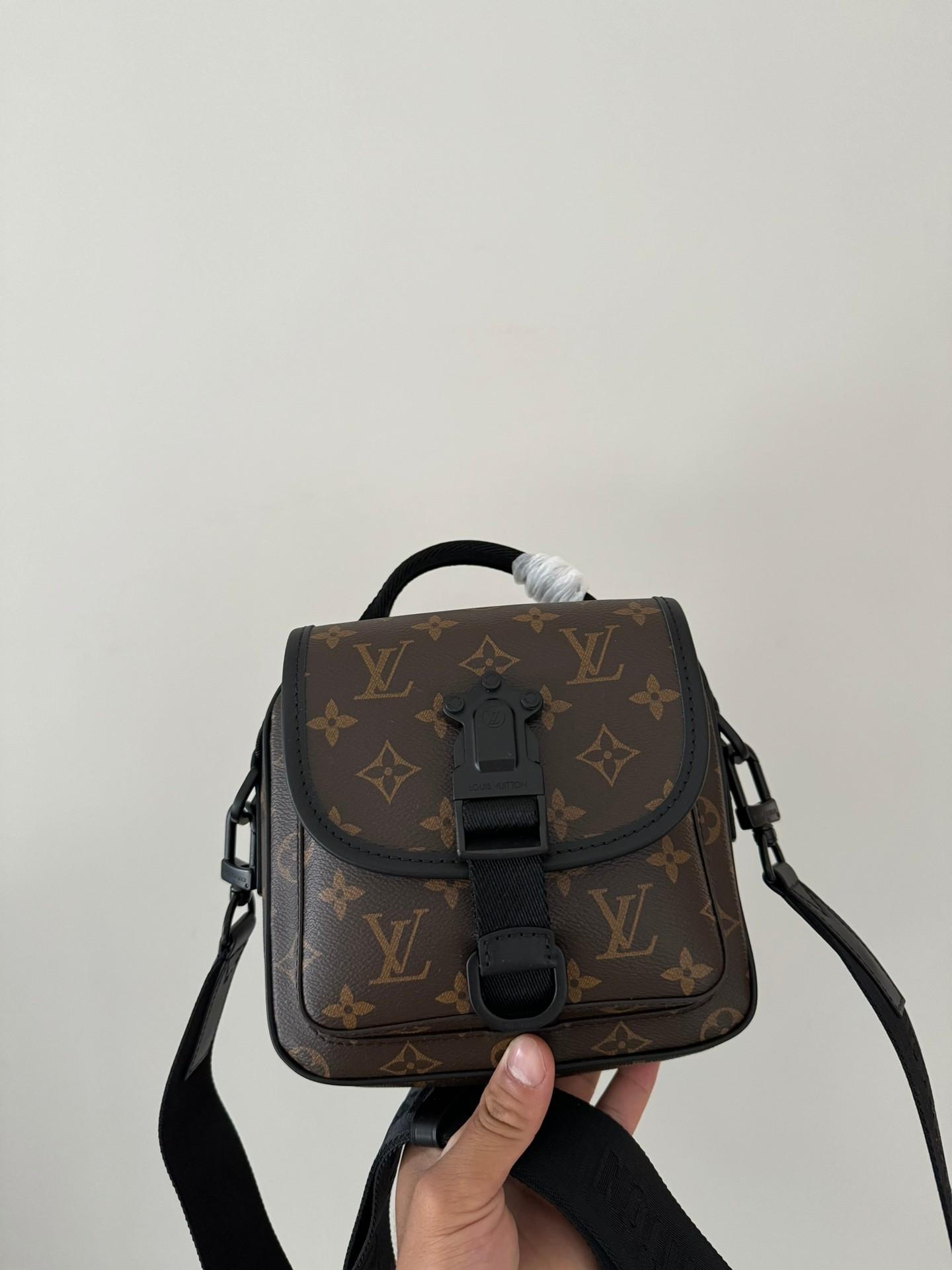 LV QUEST MESSENGER
