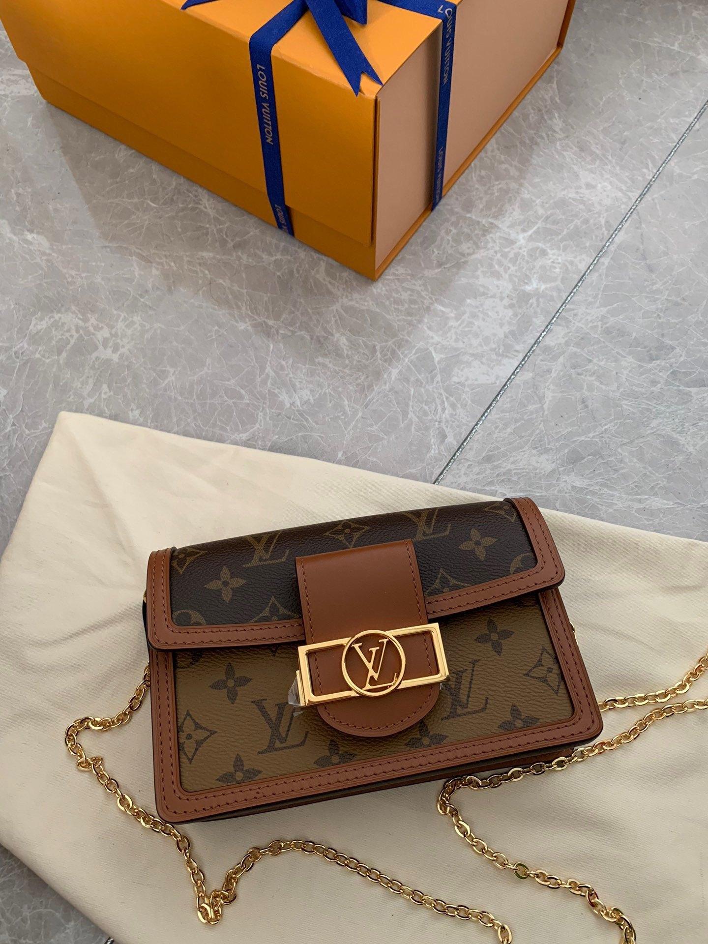 DAUPHINE WALLET ON CHAIN