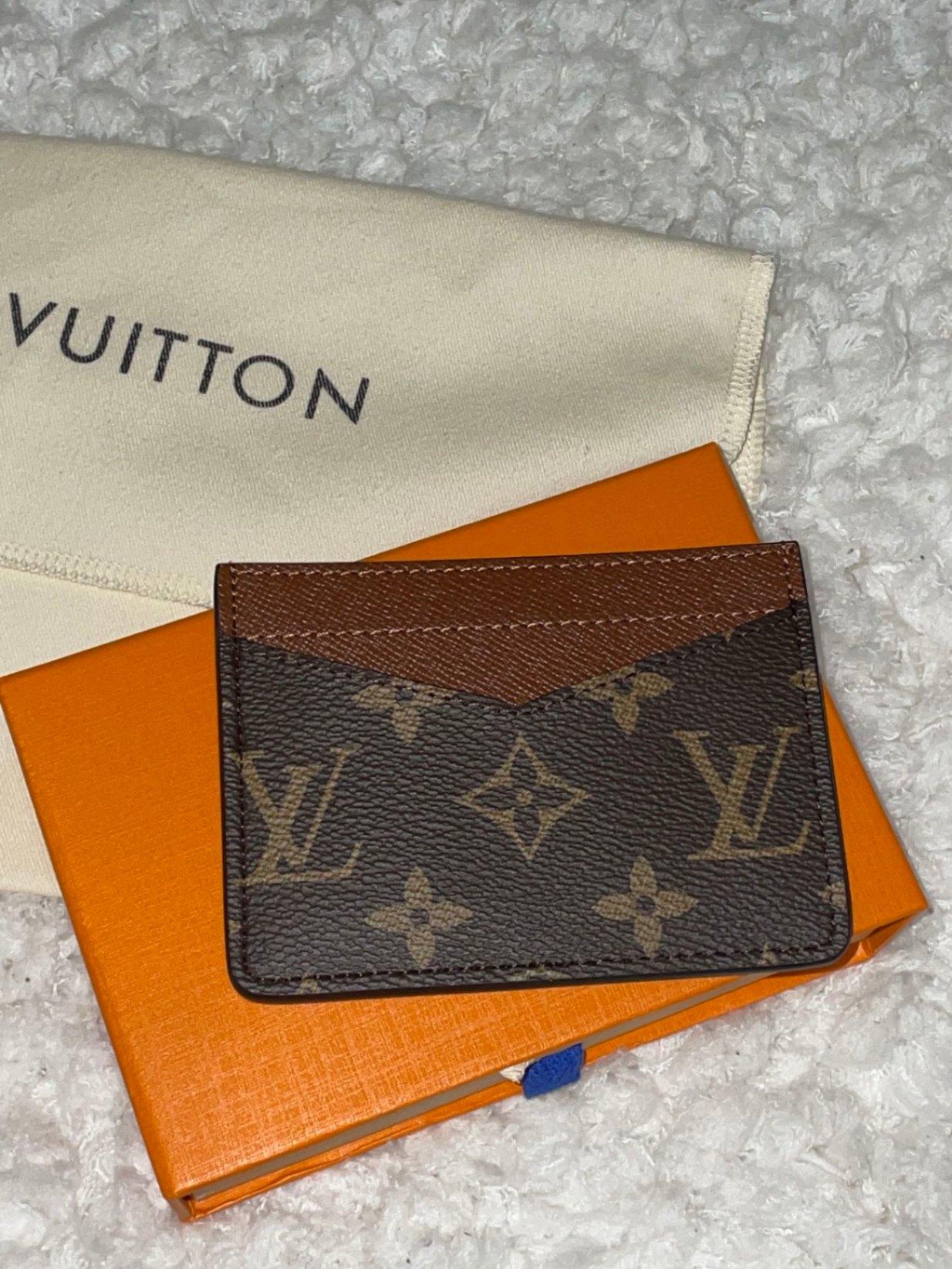 MONOGRAM V SHAPE CARD CASE