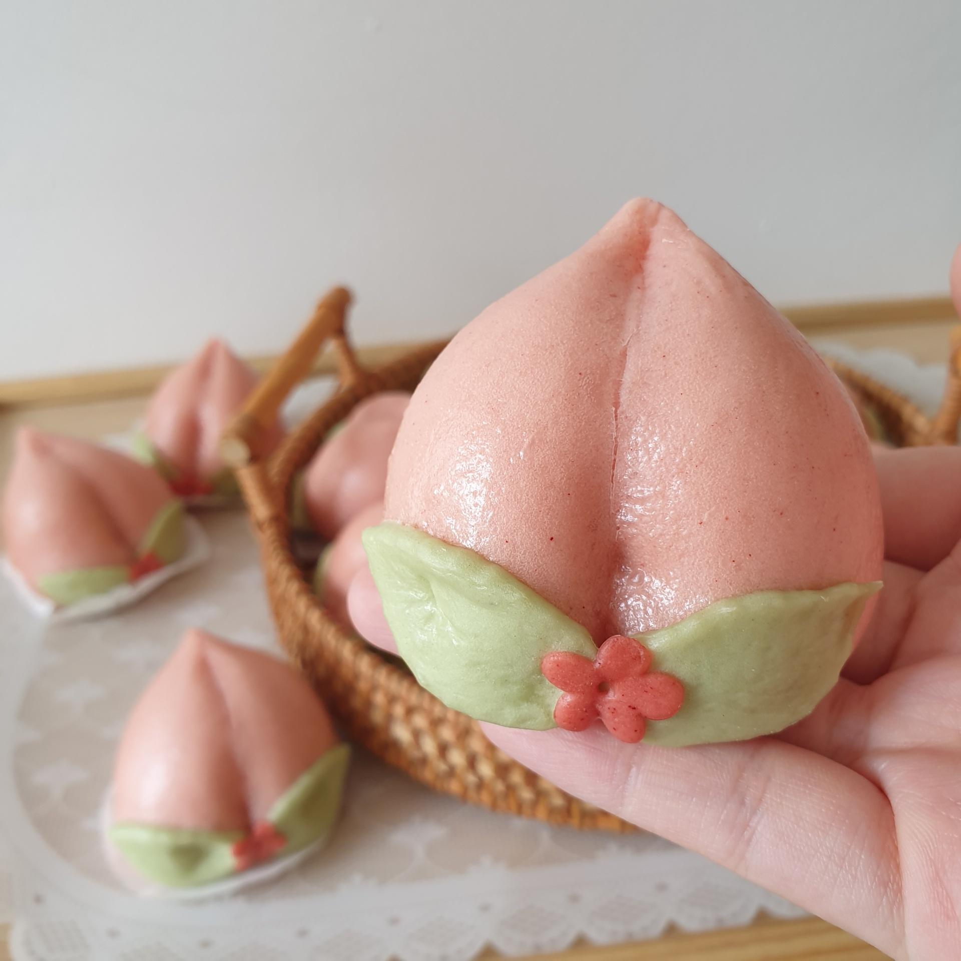 寿桃包 (莲蓉沙) / Longevity Peach Bun (Lotus Seed Paste)