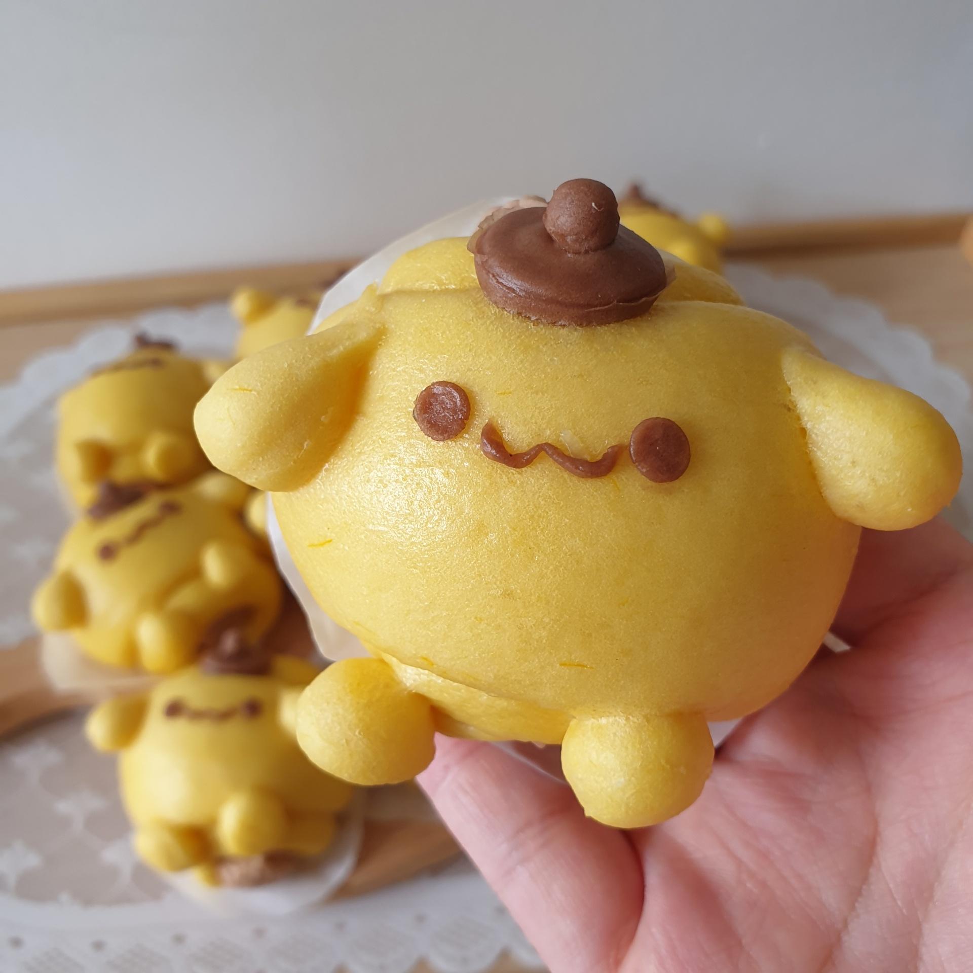 Pompompurin Sausage Bun (Chicken)