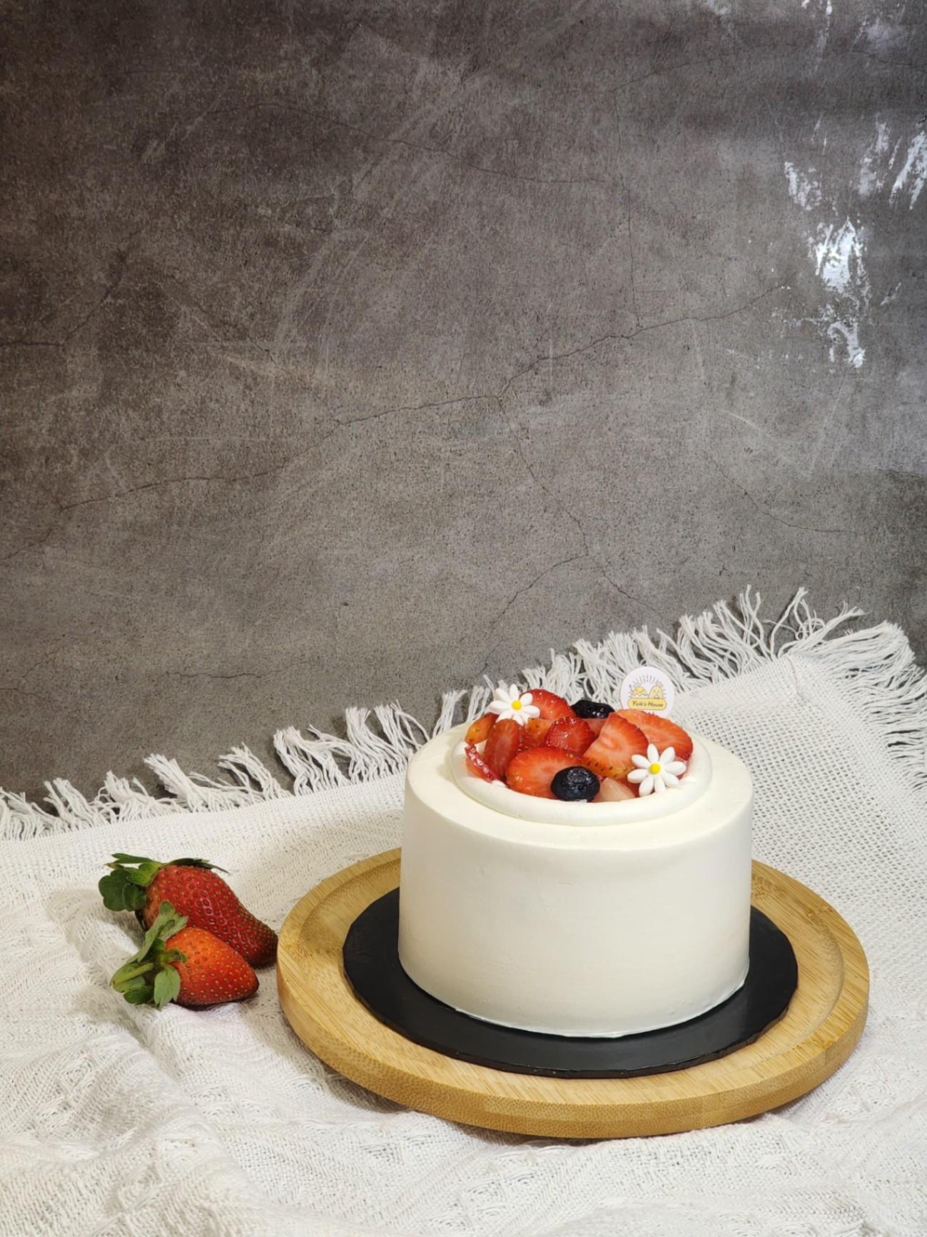 Classic Strawberry Cake