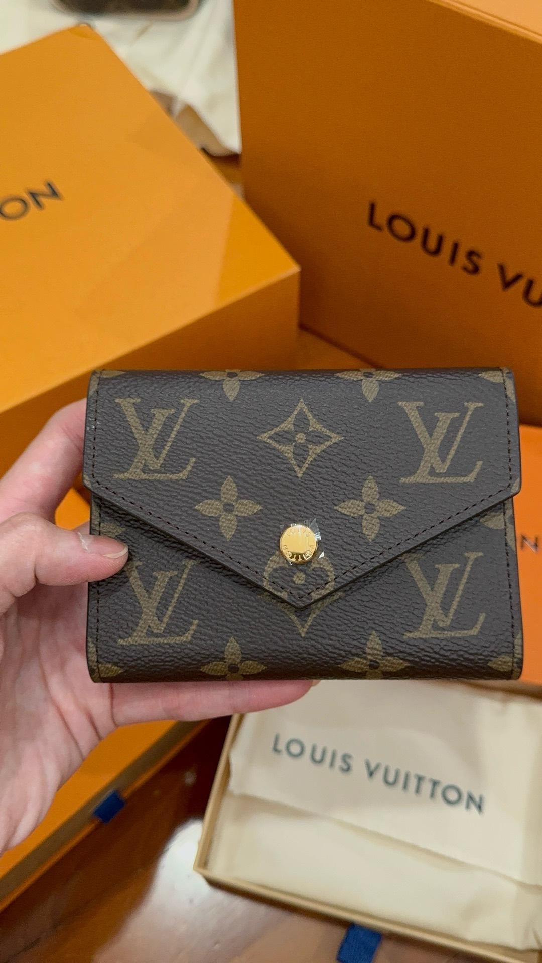 VICTORINE WALLET MONOGRAM