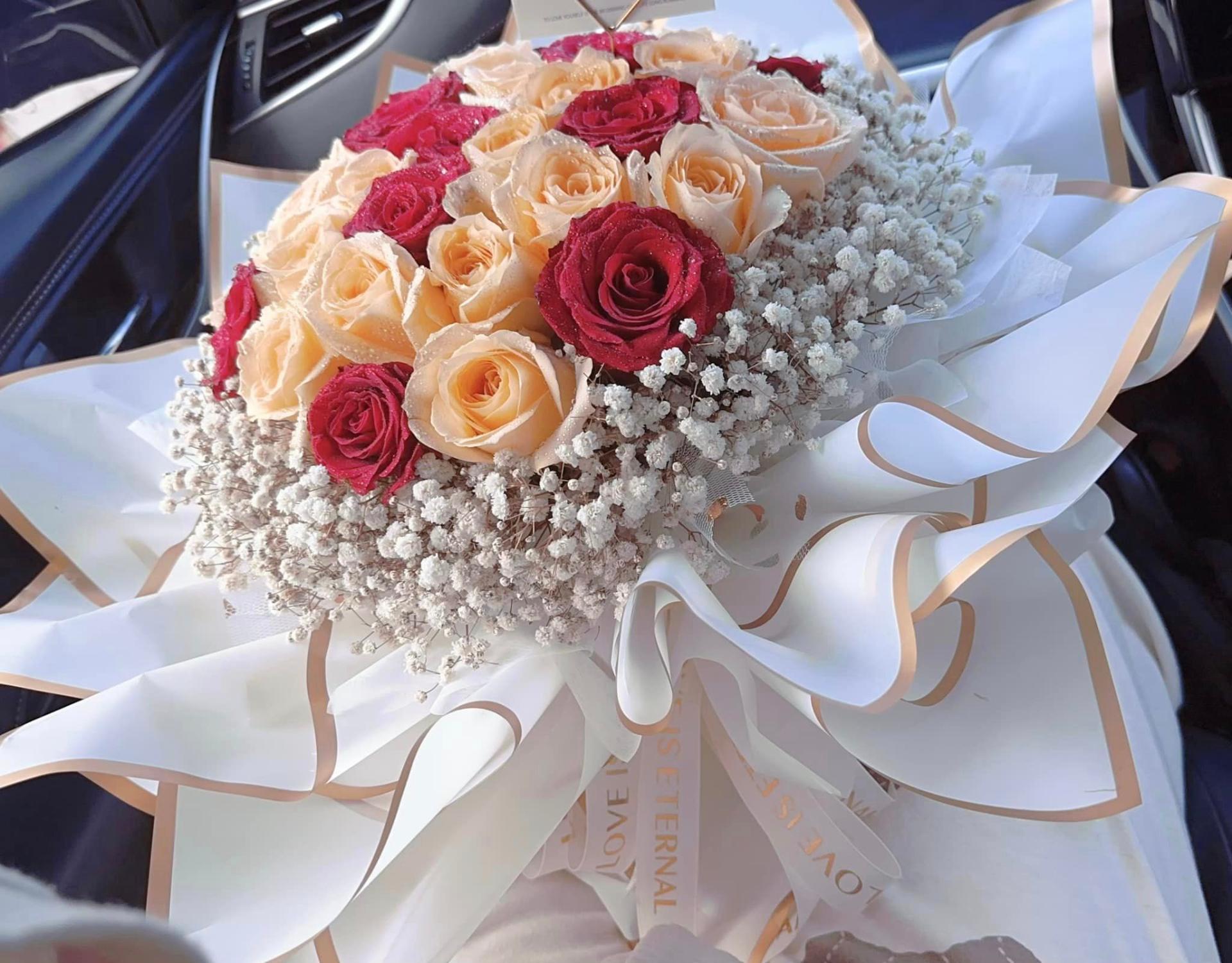 29 stalks Fresh Flower Bouquet Red roses & Champagne roses mix