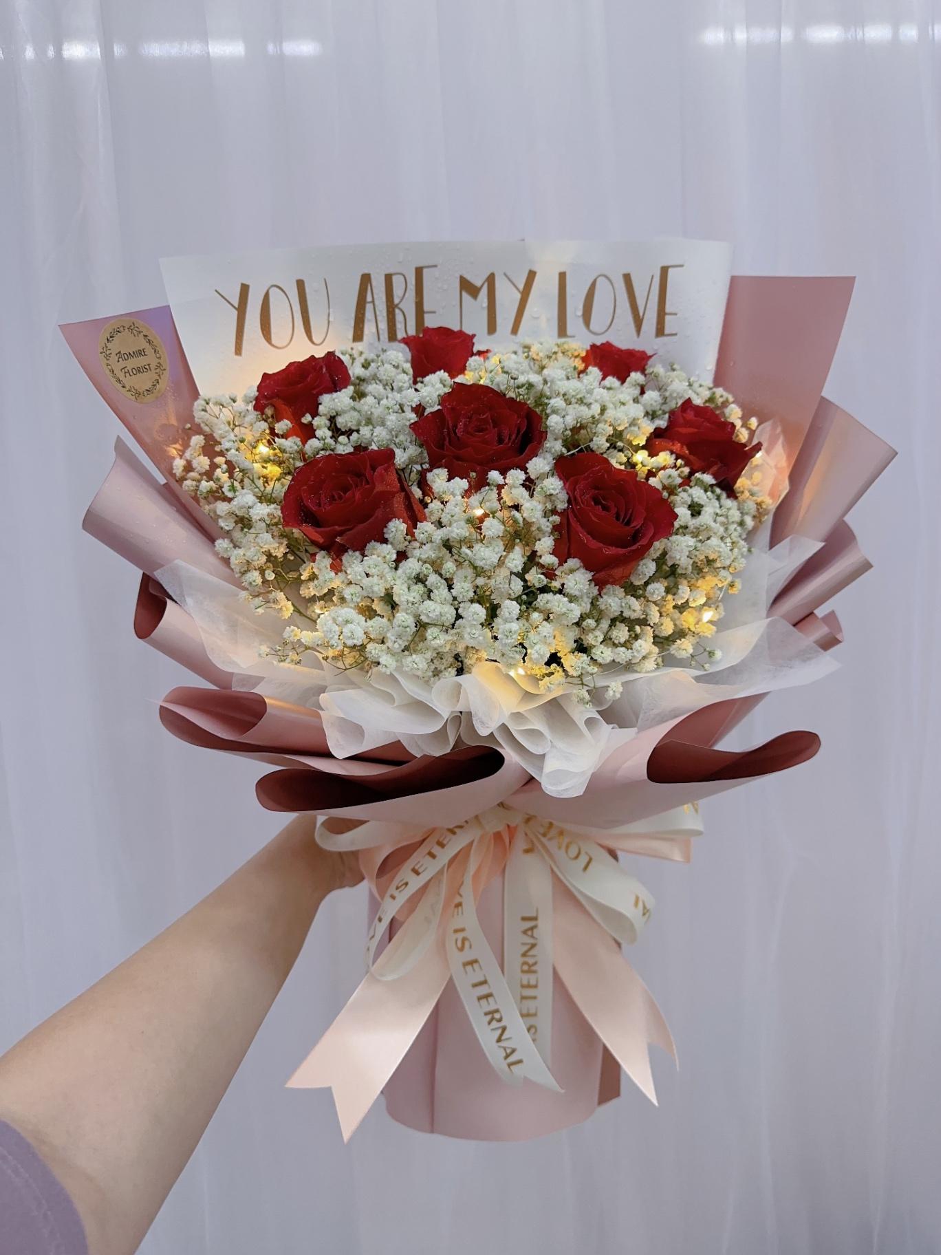7 stalks red roses with baby breath