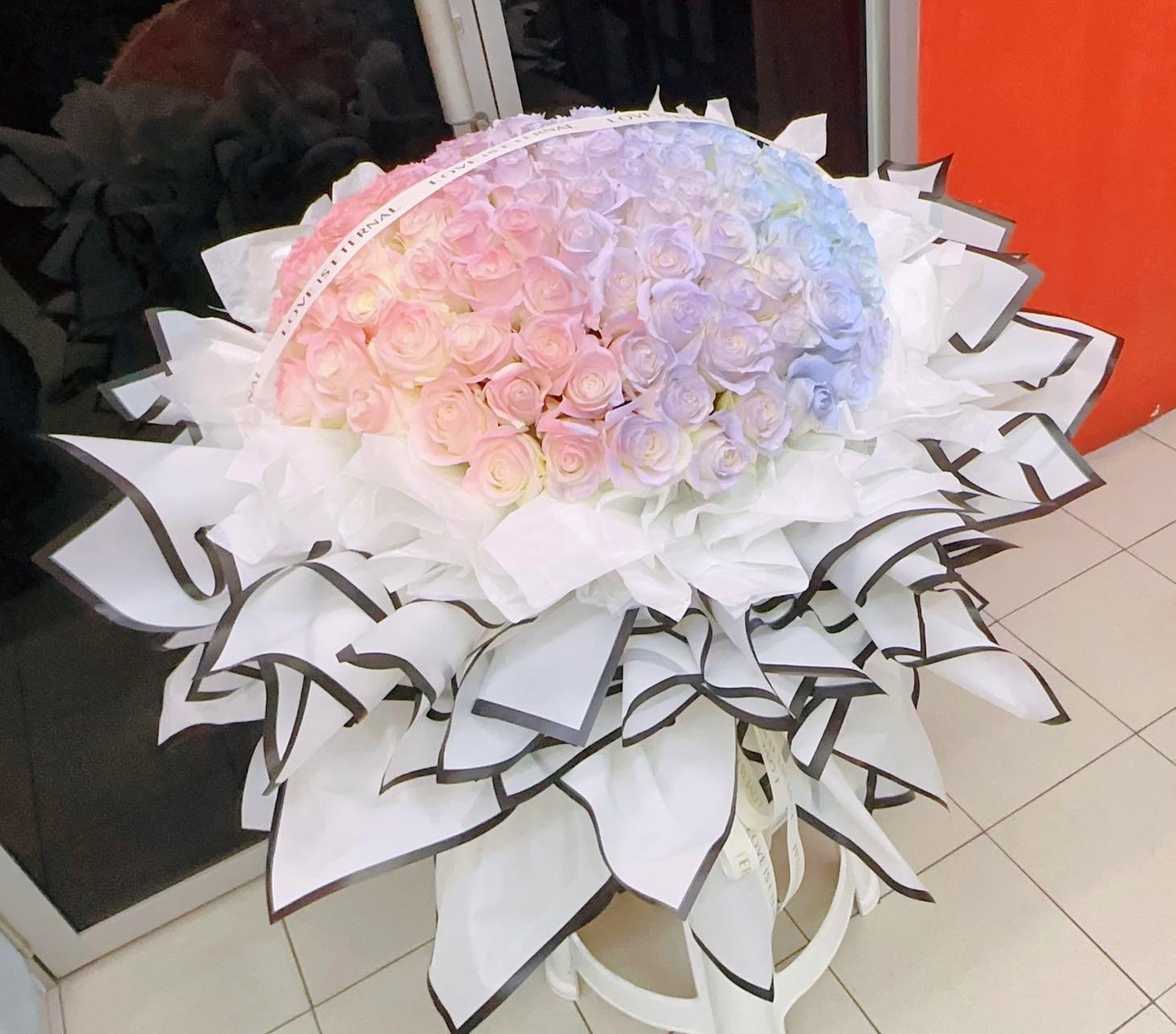 99 stalks roses bouquet