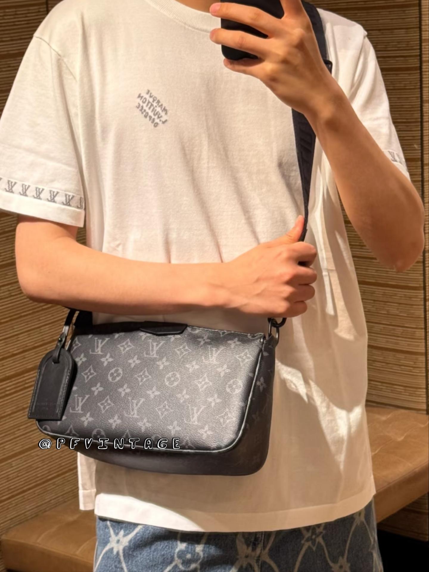 LV Pochette Accessoire