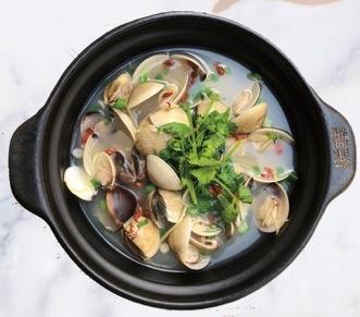 WINE CLAYPOT LALA/OYSTER SOUP 酒香啦啦汤/蚵仔汤
