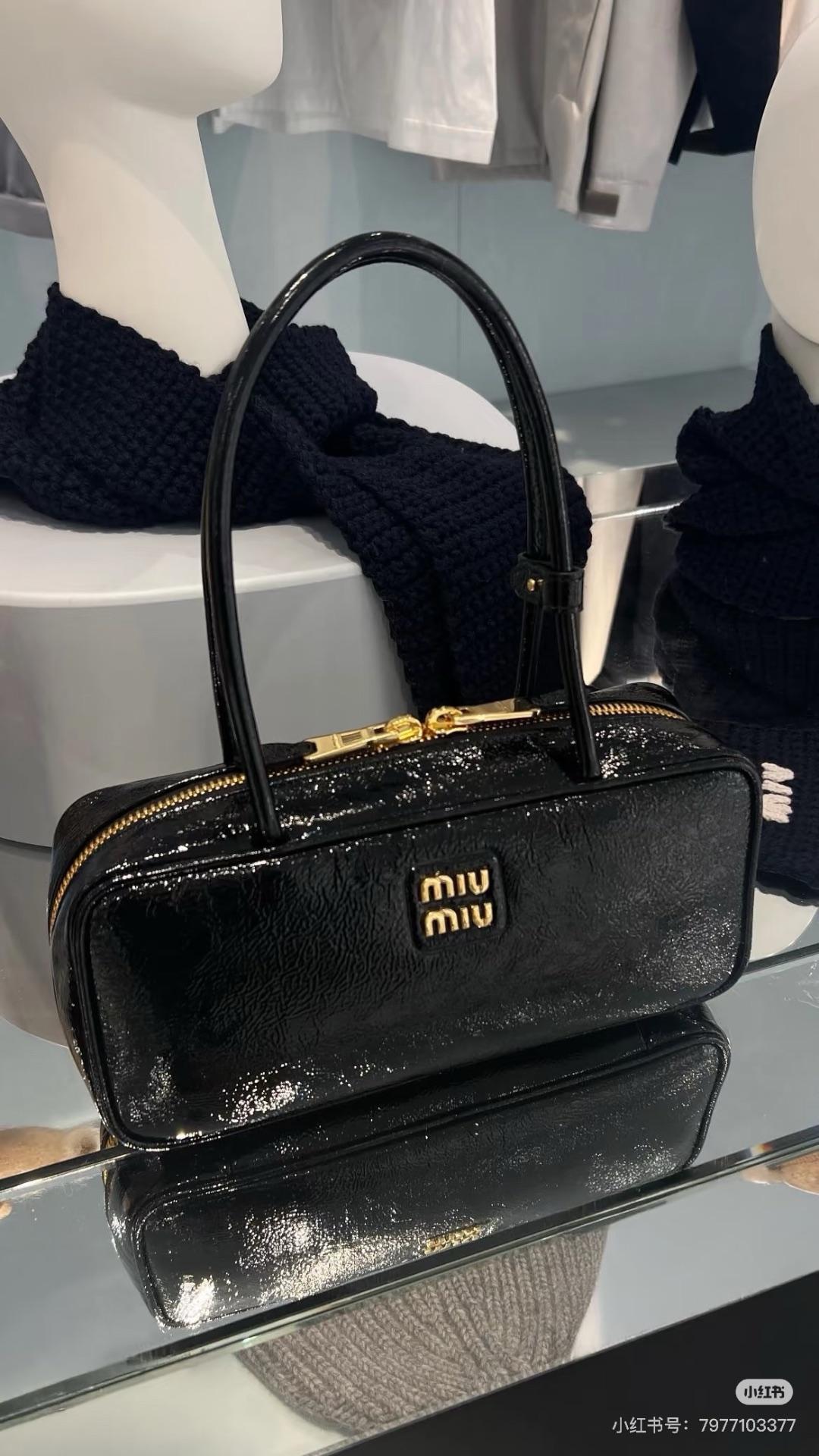 Miumiu 油蜡皮 保龄球包
