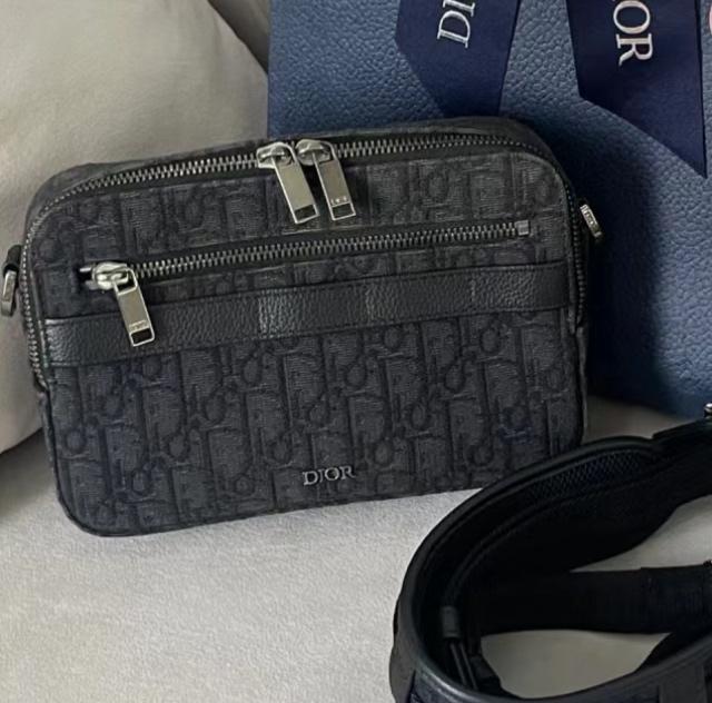 Dior Safari 信使包