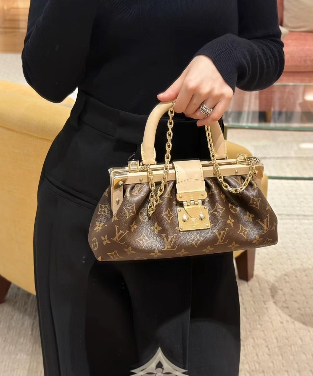 LV 23SS Clutch