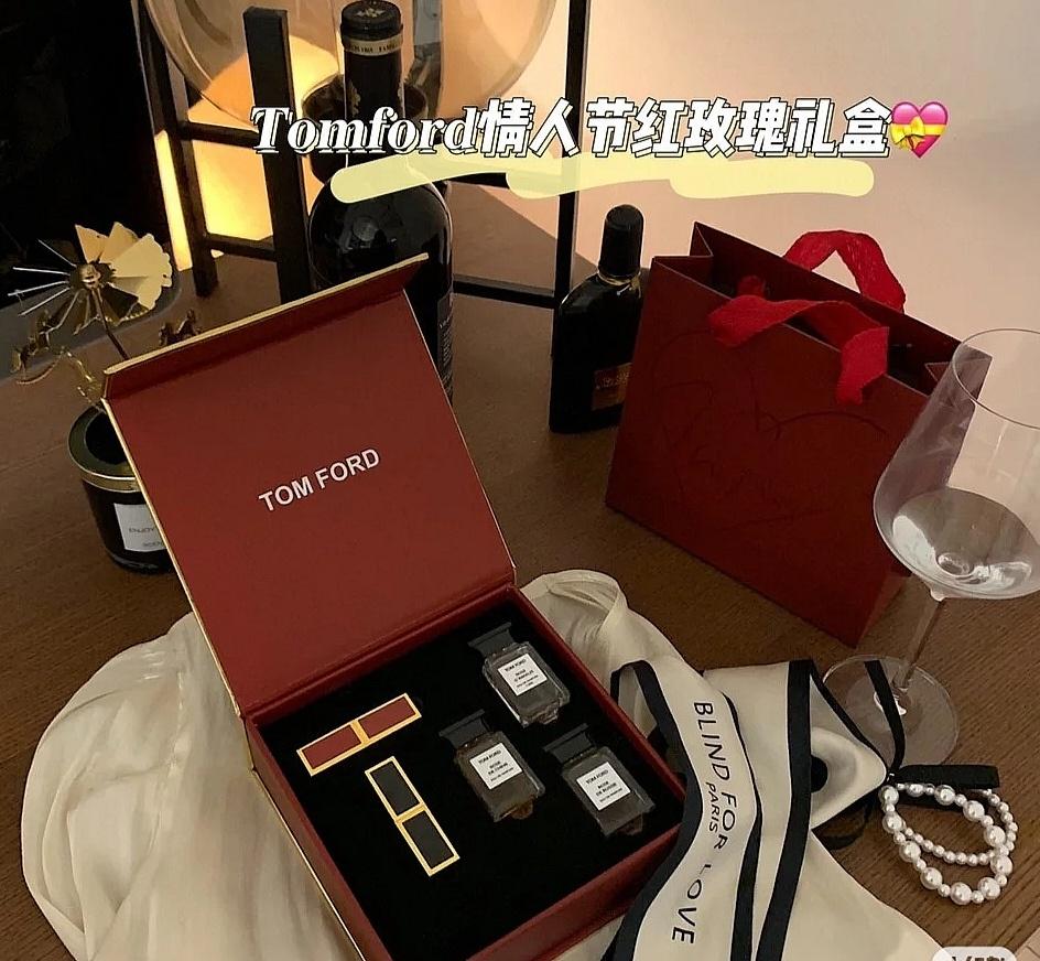 Tom Ford 5 in 1 lipstick + perfume set (with paper bag)
