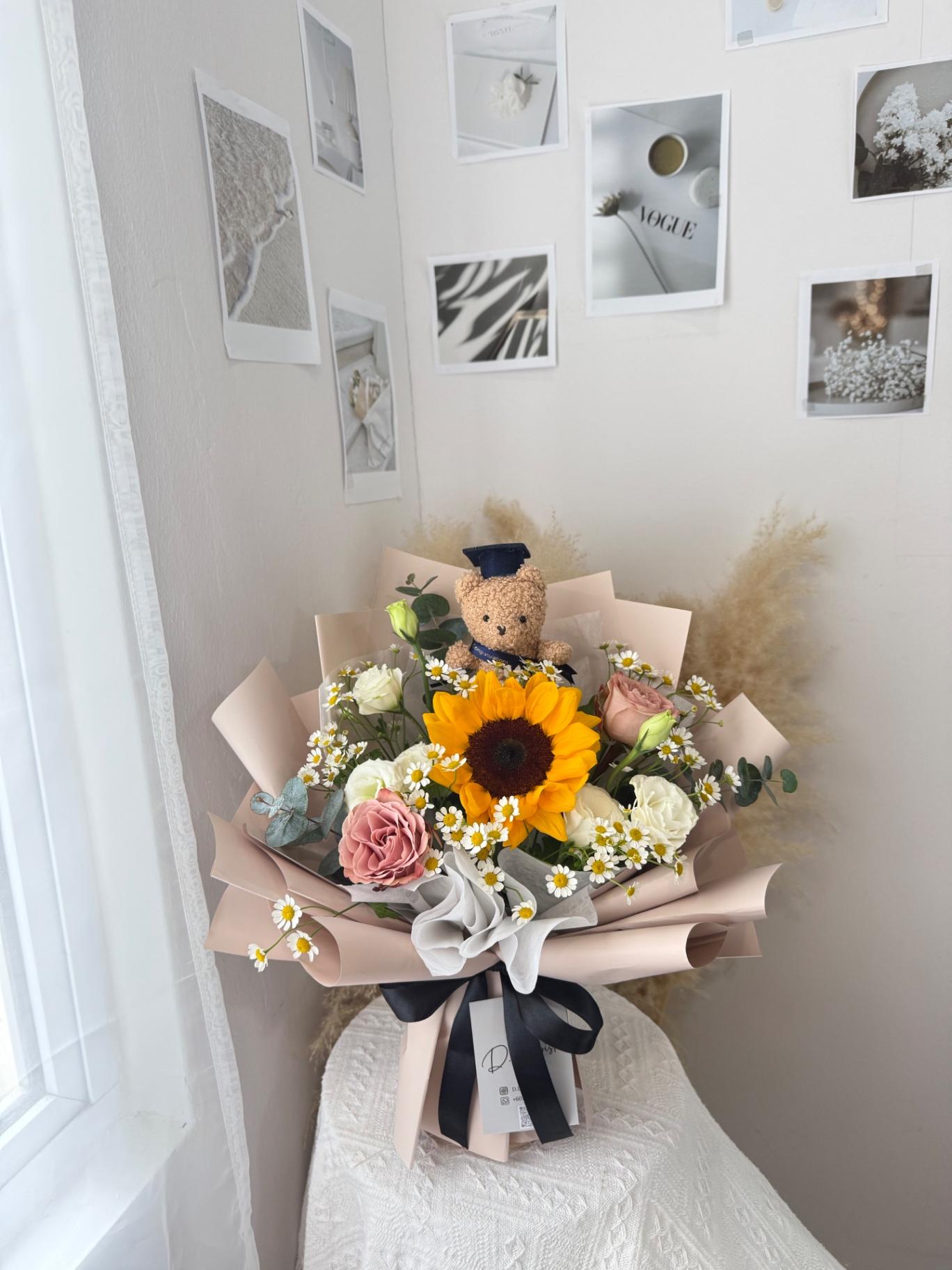 (G19) Graduation fresh flower bouquet