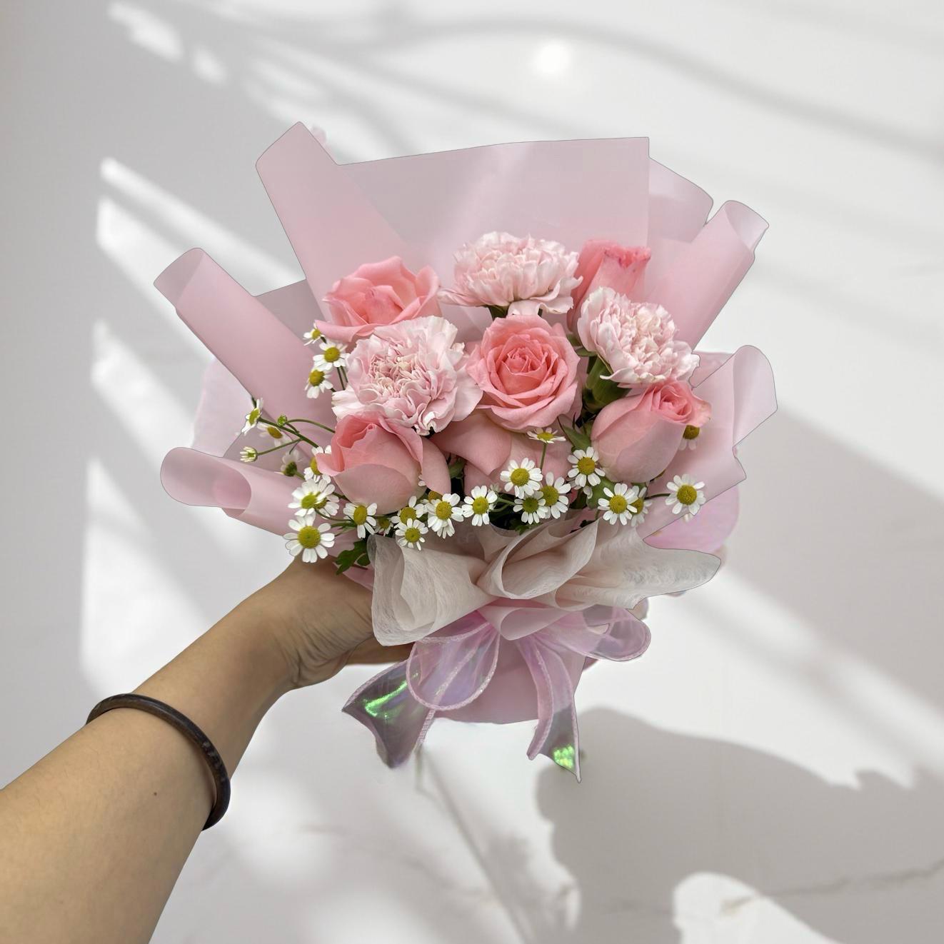 *FLORIST CHOICE* PAISLEY RANDOM FLOWER Fresh Flower Pink Collection Rose Small Bouquet